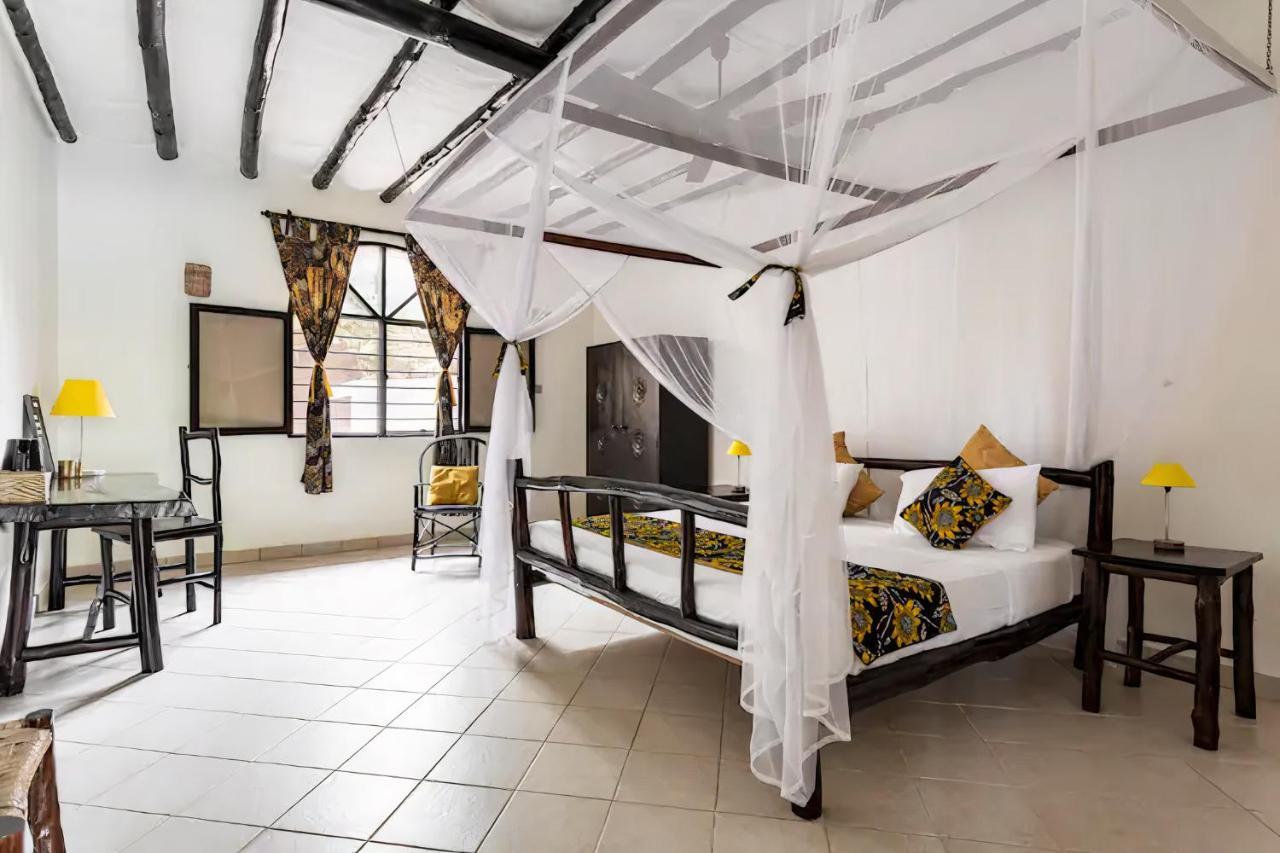 Zarafa House Bed & Breakfast Diani Beach Exterior foto