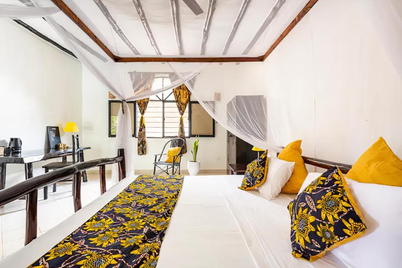 Zarafa House Bed & Breakfast Diani Beach Exterior foto